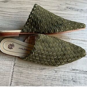 Maliparmi Woven Leather Mule Slides
Pointed Toe Leather Sole Olive Green SZ 8